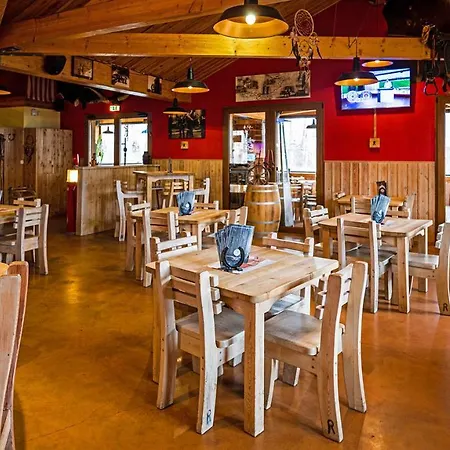 מוטל Roadcamp - American & Sportsbar 3*