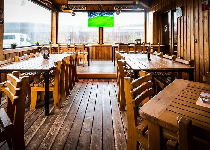 Roadcamp - American & Sportsbar מוטל