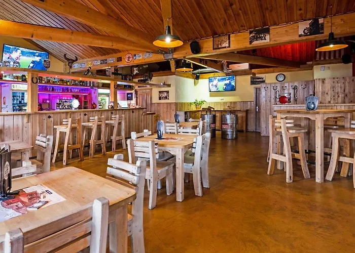 Roadcamp - American & Sportsbar מוטל מארל